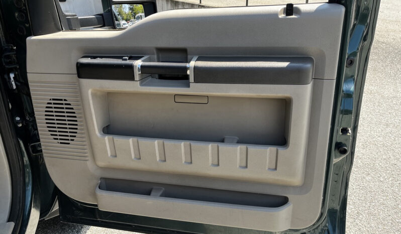 
								2008 Ford F-550 full									