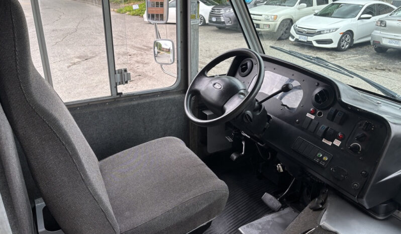
								2011 Ford E-450 Super Duty full									