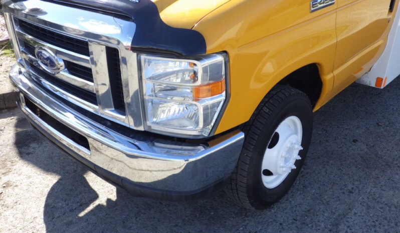 
								2015 Ford E-450 Super Duty full									