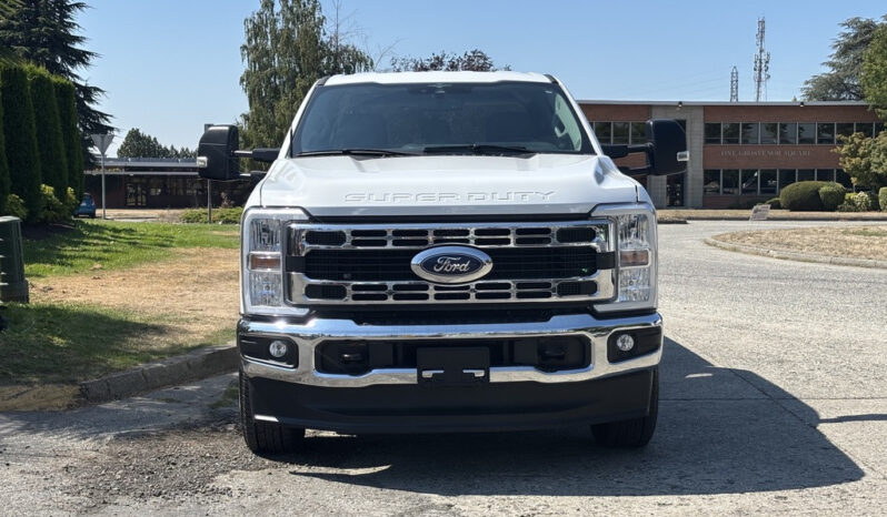 
								2023 Ford F-350 Super Duty full									