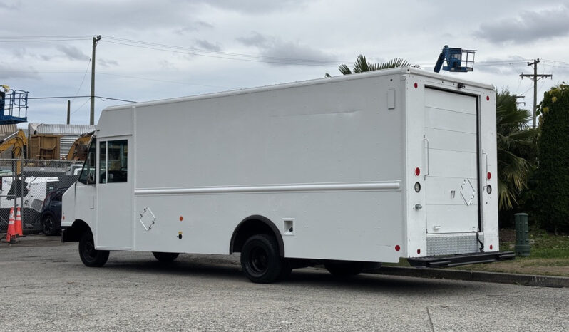 
								2018 Ford E-450 Super Duty full									