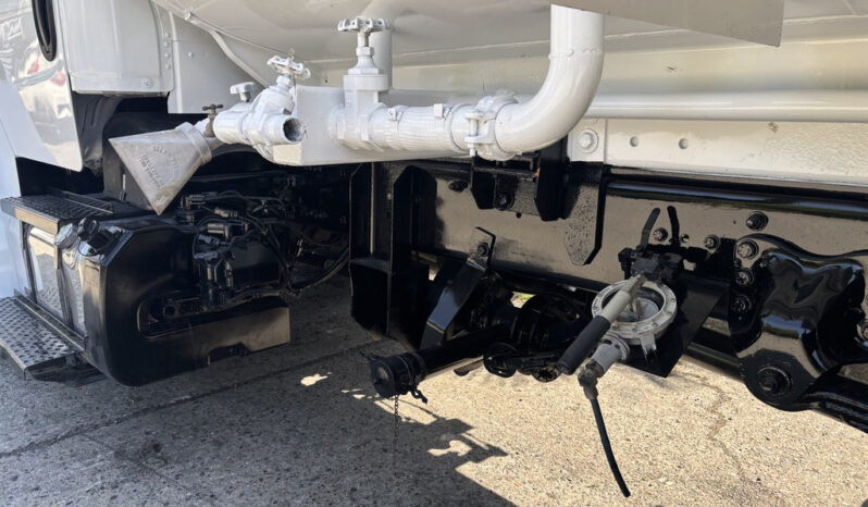
								2014 Freightliner M2 106 full									