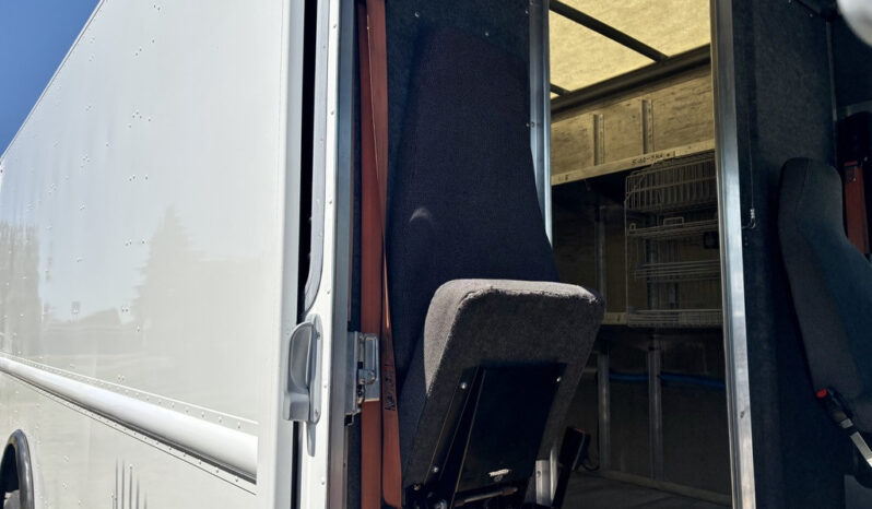 
								2011 Ford E-450 Super Duty full									