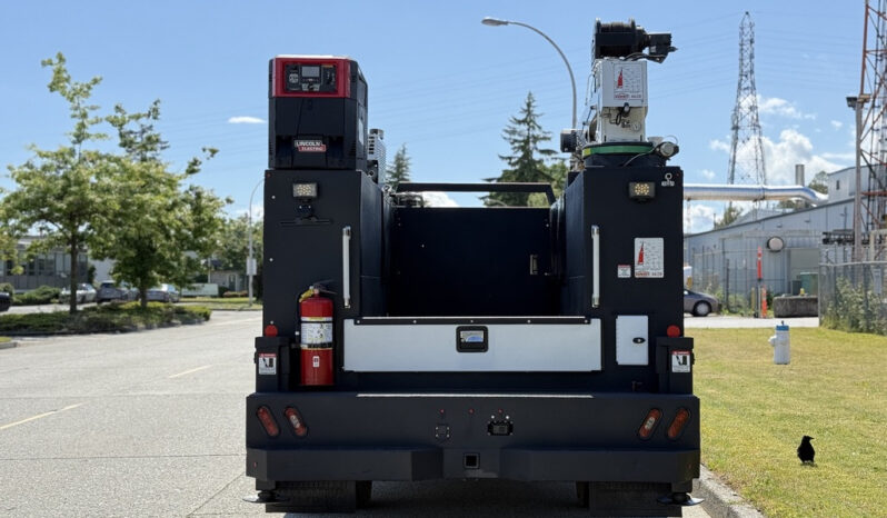 
								2023 Ford F-550 Super Duty full									