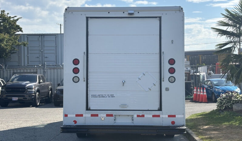 
								2012 Ford E-450 Super Duty full									