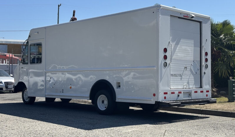 
								2011 Ford E-450 Super Duty full									