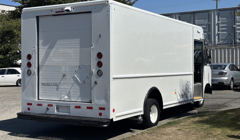 
								2011 Ford E-450 Super Duty full									