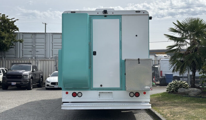 
								2020 Freightliner MT45 full									