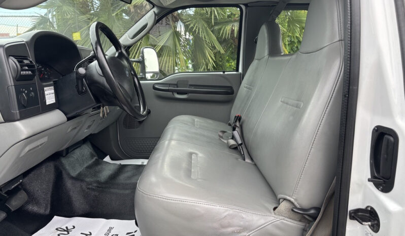 
								2006 Ford F-250 Super Duty full									