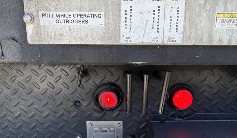 
								2022 Freightliner 108SD full									