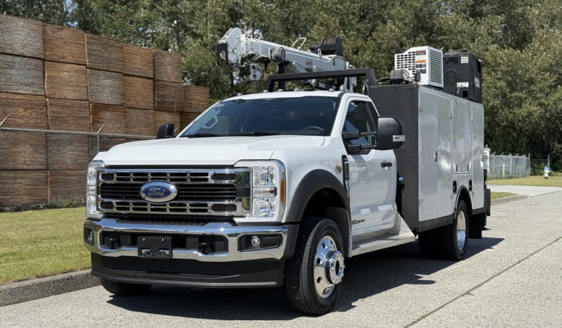 
								2023 Ford F-550 Super Duty full									