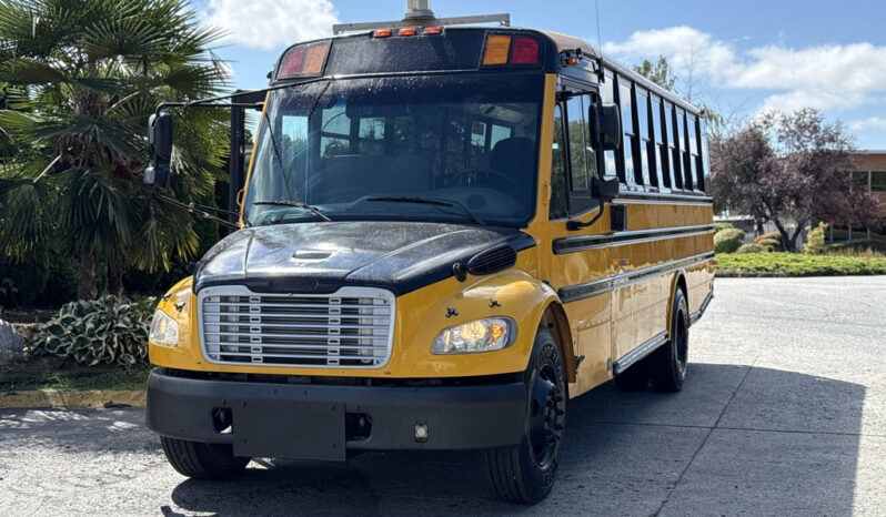 
								2011 Freightliner M2 106 full									