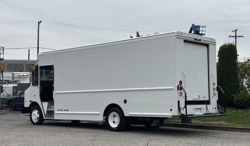 
								2021 Ford Econoline Commercial Chassis full									