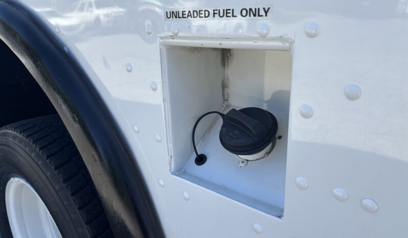 
								2011 Ford E-450 Super Duty full									