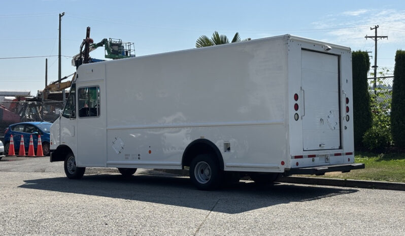 
								2012 Ford E-450 Super Duty full									