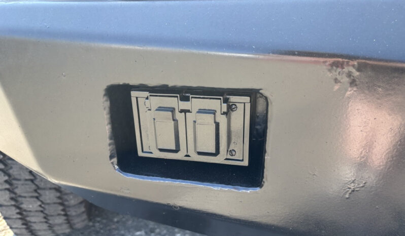 
								2017 Ford F-550 Super Duty full									