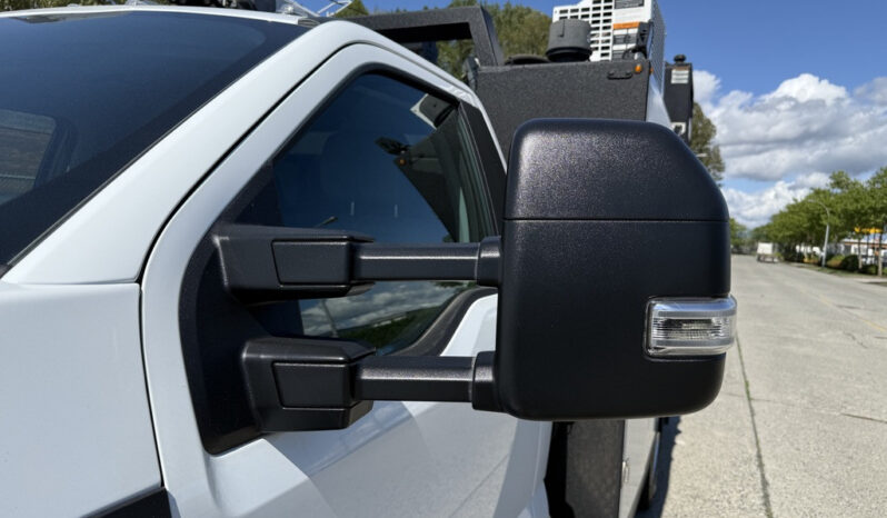 
								2023 Ford F-550 Super Duty full									