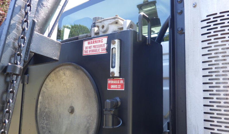 
								2013 International 7400 full									