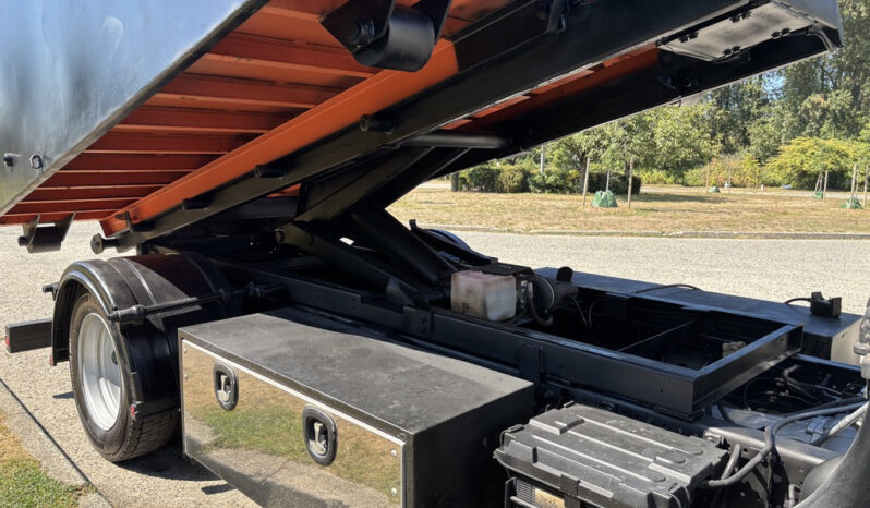 
								2016 Isuzu NPR-HD full									