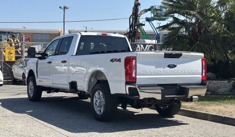 
								2023 Ford F-350 Super Duty full									