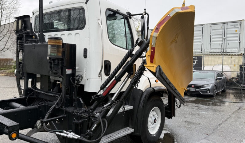 
								2016 Freightliner 108SD full									