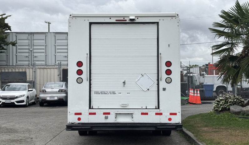 
								2011 Ford E-450 Super Duty full									
