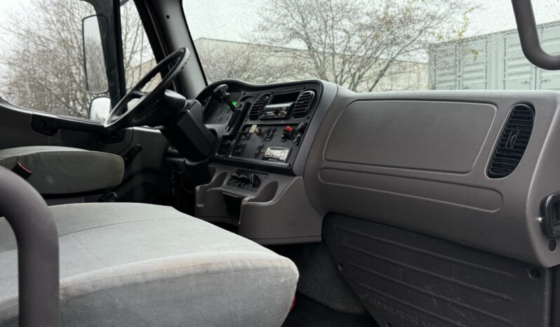 
								2019 Freightliner M2 106 full									