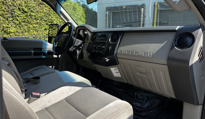 
								2008 Ford F-550 full									