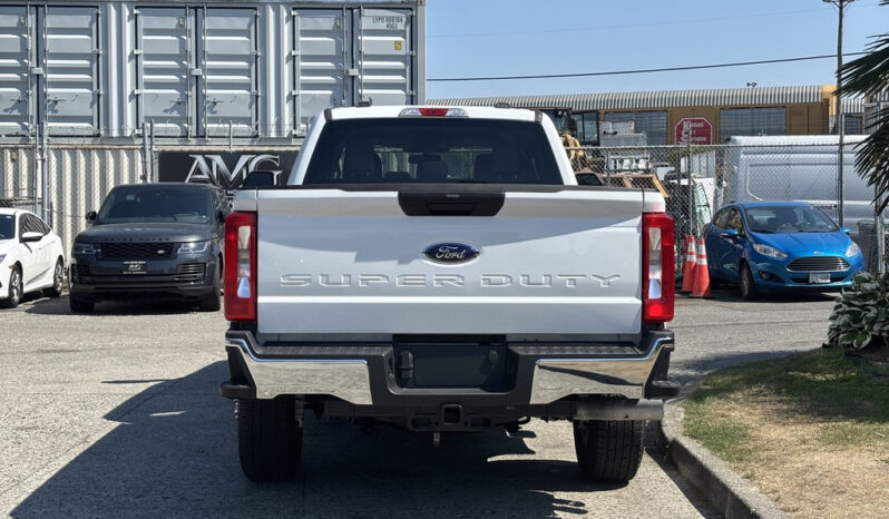 
								2023 Ford F-350 Super Duty full									