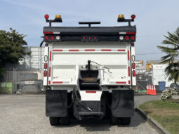 
										2013 International 7400 full									