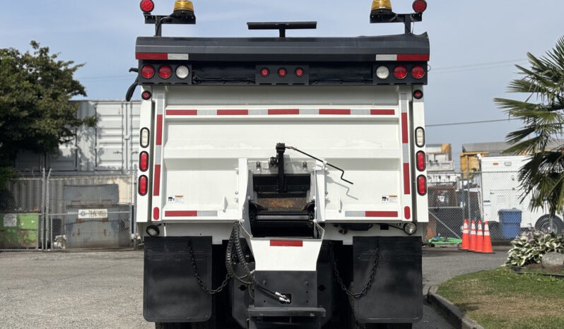 
								2013 International 7400 full									