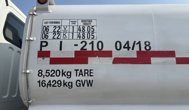 
								2010 Freightliner M2 106 full									