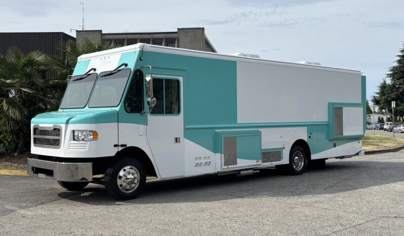 
								2020 Freightliner MT45 full									