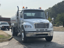 
										2010 Freightliner M2 106 full									