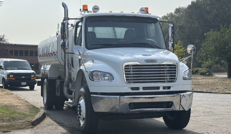 
								2010 Freightliner M2 106 full									