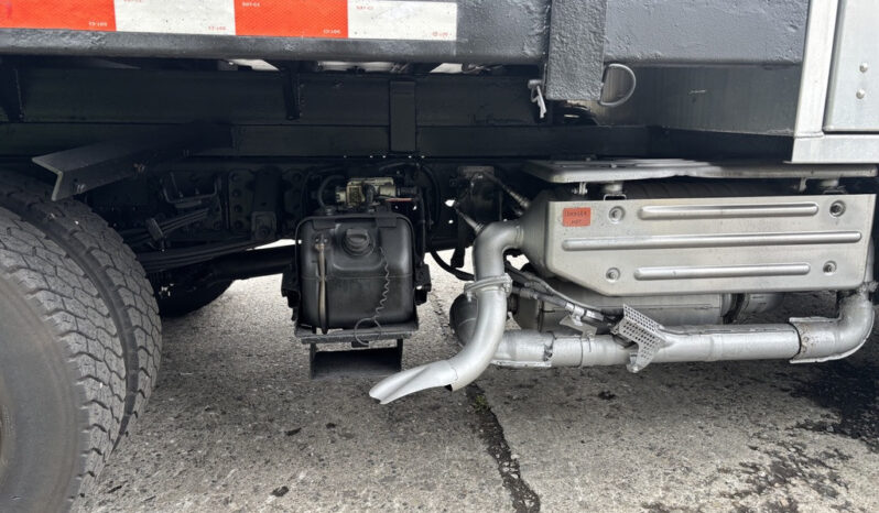 
								2015 Mitsubishi Fuso full									