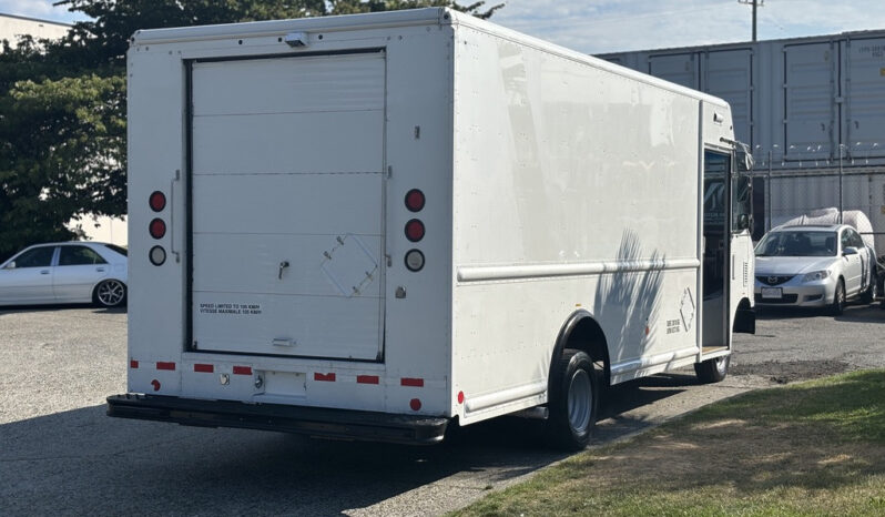 
								2012 Ford E-450 Super Duty full									