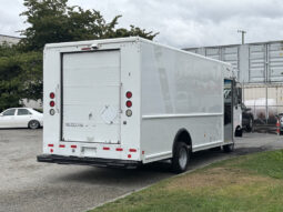 
										2011 Ford E-450 Super Duty full									