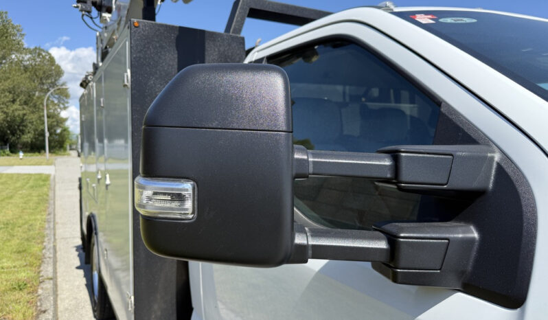 
								2023 Ford F-550 Super Duty full									