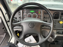 
										2016 Freightliner 108SD full									