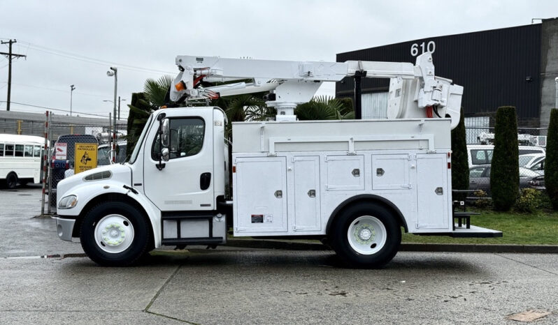 
								2005 Freightliner M2 106 full									