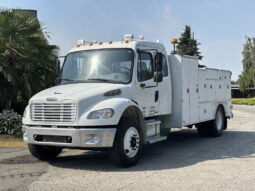 
										2004 Freightliner M2 106 full									