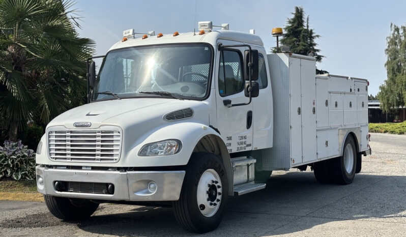 
								2004 Freightliner M2 106 full									