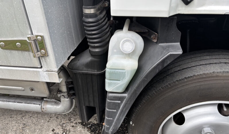 
								2015 Mitsubishi Fuso full									