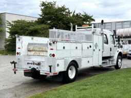 
										2005 Freightliner M2 106 full									