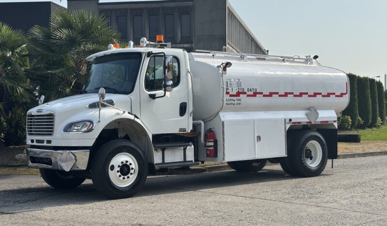 
								2010 Freightliner M2 106 full									