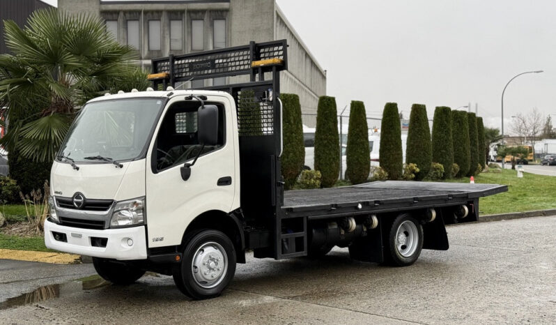 
								2015 Hino 195 full									