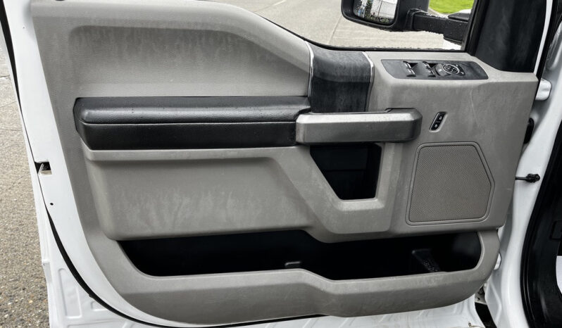 
								2017 Ford F-550 full									