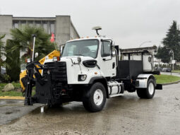 
										2016 Freightliner 108SD full									
