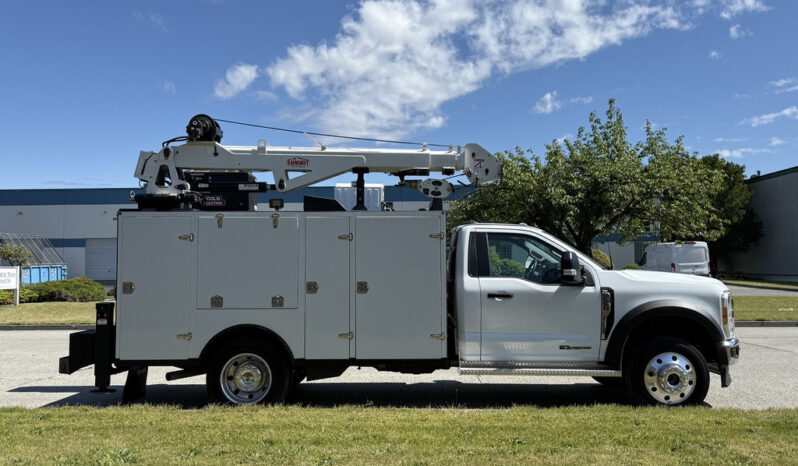 
								2023 Ford F-550 Super Duty full									